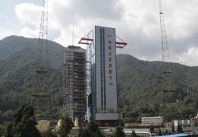 被譽(yù)為“亞洲第一塔”的西昌衛(wèi)星發(fā)射中心2 號發(fā)射塔.jpg