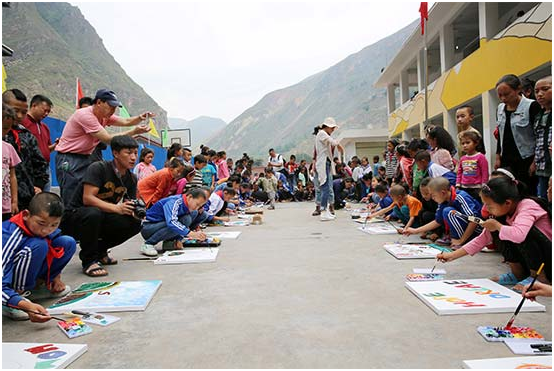 圖為好醫(yī)生藥業(yè)在大涼山“懸崖村”的“三七”種植項目基地